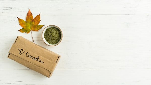 Kratom powder and botanicals — editorial image for a Canada Kratom Express review